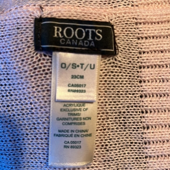 Roots I ❤️ Canada Toque - Picture 3 of 3